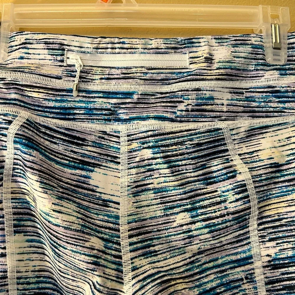 Lululemon Workout Crop Leggings‎ Size 8 Blue White Athletic Fitness Run